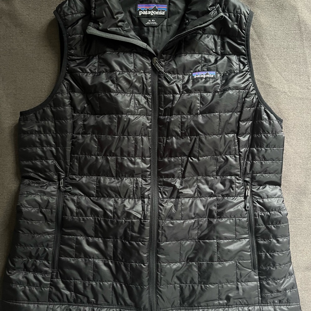 Patagonia Women’s XL Black Nano Puff Vest